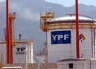 Polémica por importación de combustible de YPF